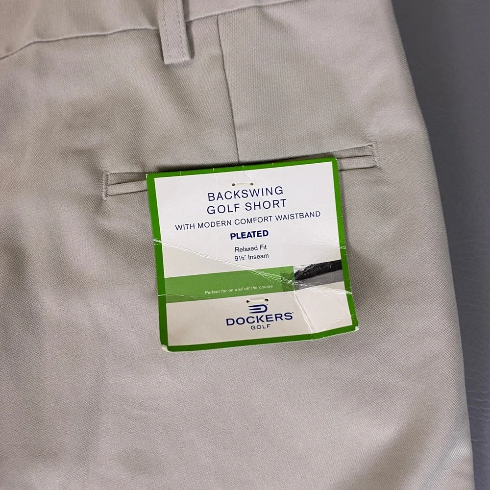 Dockers Golf Shorts Men's 42 Khaki Pleated Front Modern Comfort Beige New *Wear*